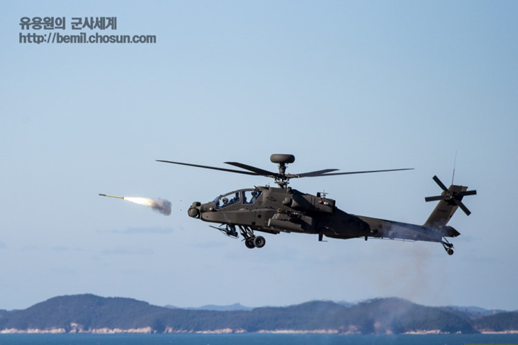 Mục kích AH-64 Apache Hàn Quốc luyện quân chống xe tăng Triều Tiên